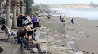 Antalya'da Güneşli Hava Sahile İlgili Yoğunluğa Yol Açtı