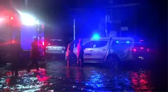 İzmir'de deniz taştı, sirenler çaldı