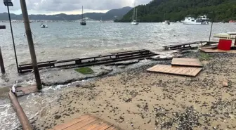 Marmaris'te Sağanak Yağış ve Fırtına Deniz Taşkınlarına Yol Açtı