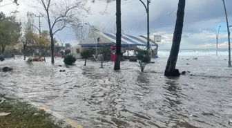 Tirebolu'da fırtına ve dev dalgalar