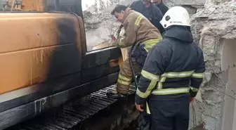 Dörtyol ilçesinde bir iş makinesi yandı