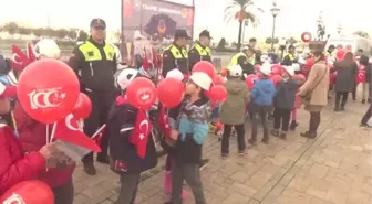 İzmir'de jandarma ile öğrenciler bir araya geldi