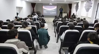 NASA Astrofizikçisi Dr. Umut Yıldız Hakkari Fen Lisesi'nde Öğrencilere Uzay Hakkında Bilgi Verdi