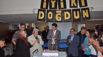 Sandıklı Kaymakamı Hüseyin Develi Huzurevi sakinleriyle doğum günü kutladı