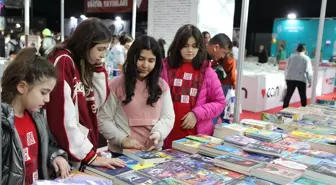 Antalya Kitap Fuarı Öğrencilerden Yoğun İlgi Görüyor