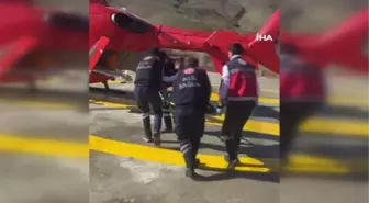 Van'ın Bahçesaray ilçesinde apandisit tanısı konulan erkek hasta ambulans helikopterle hastaneye ulaştırıldı