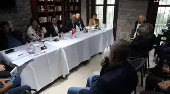 Bodrum Belediye Başkanı Ahmet Aras, Türkbükü Mahallesi Hekimköy Sitesi'nde toplantı düzenledi