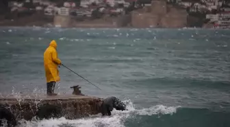 Çanakkale Boğazı'nda fırtına, deniz ulaşımı durdu