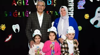 Battalgazi Belediye Başkanı Osman Güder, miniklere ağız ve diş bakım seti dağıttı