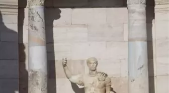 Laodikya Antik Kenti'ndeki Anıtsal Çeşme Orijinal Şekliyle Ayağa Kaldırıldı