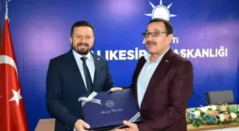 AK Parti İl Başkanı Mehmet Aydemir, Balıkesir'in Altıeylül ilçesi mahalle muhtarlarını kabul etti