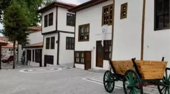 Gölpazarı'nda Taşhan Meydanı'nda sokak sağlıklaştırma ve cephe iyileştirme çalışmaları başladı