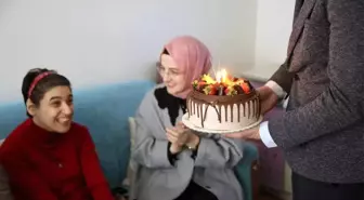 Akyurt Belediye Başkanı Nagihan Kargel'e sürpriz doğum günü kutlaması yaptı