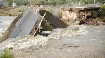 Balıkesir'de Zeytinli Köprüsü Tamamen Çöktü