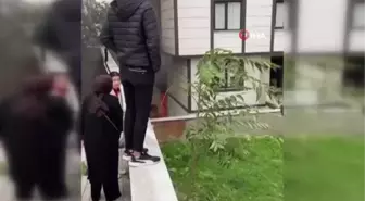 Beylikdüzü'nde ev yangını: 3 kişi mahsur kaldı