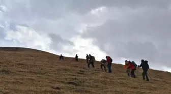 TDF Kars İl Temsilciliği, dağcılar için tanıtım tabelası dikmeye başladı