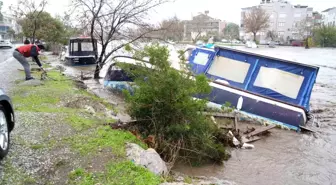 Balıkesir'de Lodos ve Kar Etkisiyle Dereler Taştı, Evlerde Mahsur Kalan 11 Kişi Kurtarıldı