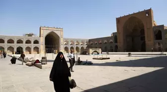 İsfahan'da Selçuklu Devleti döneminde inşa edilen cami farklı mimarisiyle tarihe tanıklık ediyor