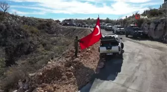 Off-road pilotları terörden temizlenen Gabar Dağı'nda Türk bayrağı açtı