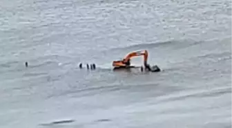 İstanbul'da traktörler suya saplandı, sürücüler zor anlar yaşadı