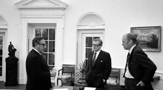 Henry Kissinger 100 yaşında hayatını kaybetti