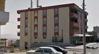 Depremde 44 kişiye mezar olan sitede, perde betonun bir kısmında briket kullanıldığı iddiası