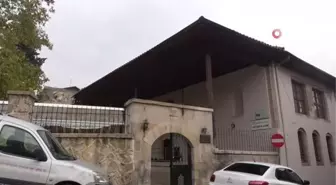 Depremde hasar gören 5 asırlık cami ibadete açılmayı bekliyor