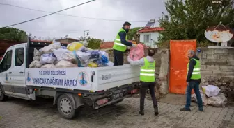 Dikili Belediyesi İhtiyaç Sahiplerine Yakacak Yardımı Yapıyor