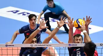 Arkas Spor, CEV Kupası'nda Neftohimik'i 3-0 yendi