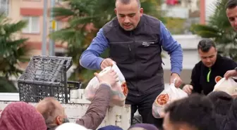 Bilecik Belediyesi ve Mezitli Belediyesi İşbirliğiyle 20 Ton Mandalina ve Limon Dağıtıldı