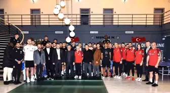 Beşiktaş Başkanı Ahmet Nur Çebi Futbol A Takımı'na Veda Ziyaretinde Bulundu