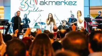 Akmerkez 30. Yılını İzel-Çelik-Ercan Konseriyle Kutladı
