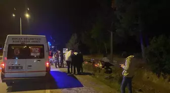 Bucak'ta ehliyetsiz sürücünün otomobili şarampole devrildi, 2 kişi yaralandı