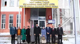 Erzurum Valisi Mustafa Çiftçi, kız öğrencilerle bir araya geldi