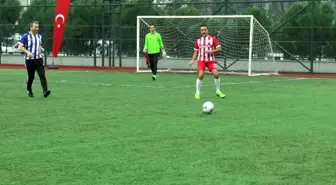 Pendik Belediyesi Ampute Futbol Takımı ile İstanbul Anadolu Adalet Sarayı'ndan hakim ve savcılar arasında Dünya Engelliler Günü maçı