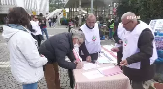 İzmir'de Emekliler Maaşlarını Protesto Etti, İmza Kampanyası Düzenledi: 'Milyonlarca Emekli Açlık ve Yoksullukla Baş Başa. Düşün Artık Bizlerin de...