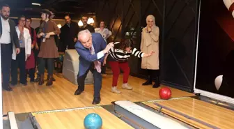 Derince'de özel bireyler bowling etkinliğinde buluştu