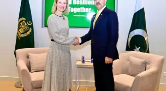 Pakistan Başbakanı Kakar, Hollanda ve Estonya Başbakanlarıyla Dubai'de görüştü