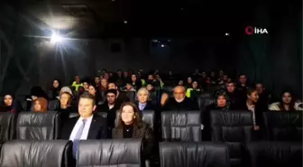 Şehit aileleri ve gazileri duygulandıran sinema filmi