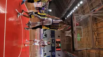 Kocaeli Büyükşehir Belediye Kağıtspor, Fenerbahçe Koleji'ne mağlup oldu