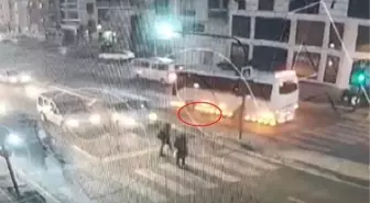 Yaya geçidinde midibüs çarpan Esra öldü; kaza anı kamerada