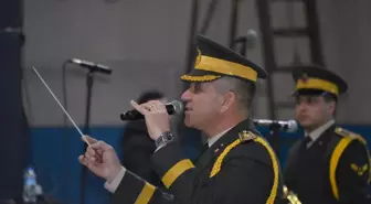 Malatya'dan gelen 2. Ordu Komutanlığı Bandosu Şemdinli'de konser verdi