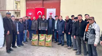 Çavdarhisar'da 401 çiftçiye yüzde 50 hibeli 60 ton buğday tohumu dağıtıldı