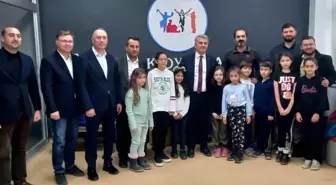 AK Parti Milletvekili Mustafa Canbey, Edremit ilçe stadında tribün tamamlanma aşamasında