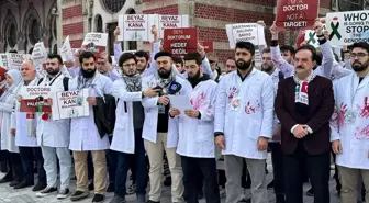 İstanbul'da doktorlar İsrail'in saldırılarına tepki gösterdi