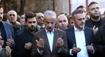 Ulaştırma Bakanı Uraloğlu, trafik kazasında hayatını kaybeden AK Parti Artvin Gençlik Kolları Başkanı'nın cenazesine katıldı