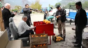 Tamirci ustası çamaşır makinesini hurma soyma makinesine dönüştürdü