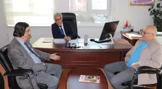 Engelli Biyoloji Öğretmeni Örnek Oluyor
