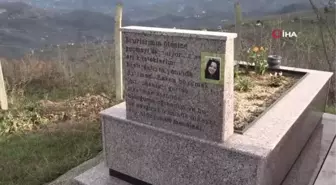 Ceren Özdemir'in mezarı başında anma etkinliği düzenlendi