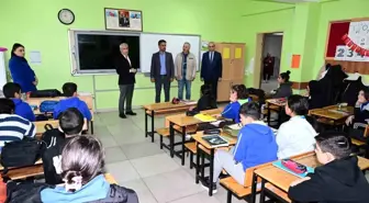 Battalgazi Belediyesi, LGS sınavına hazırlanan öğrencilere eğitim seti hediye ediyor